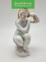 Фарфоровая статуэтка "Юная балерина перед выступлением" ЛФЗ