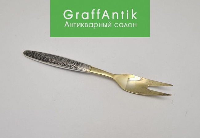 Серебряная большая закусочная вилка