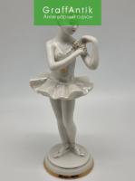 Фарфоровая статуэтка "Балерина с цветком" Вербилки