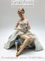 Фарфоровая статуэтка "Девушка с веером" Wallendorf