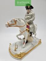 Фарфоровая статуэтка "Наполеон I Бонапарт на коне" Германия