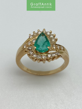 Золотое кольцо с изумрудом и бриллиантами 