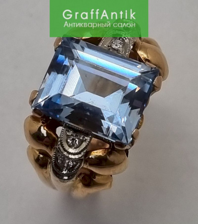 Золотое кольцо с топазом и бриллиантами 
