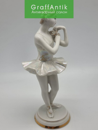 Купить Фарфоровая статуэтка "Балерина с цветком" Вербилки