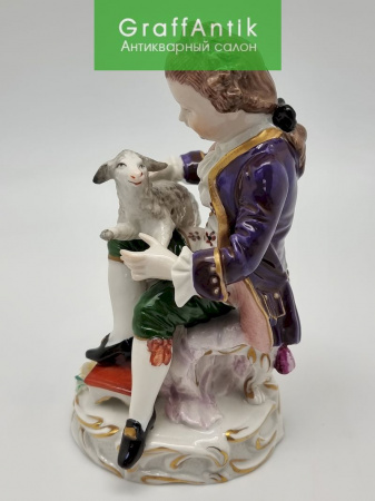 Купить Фарфоровая статуэтка "Юноша с овечкой" Германия