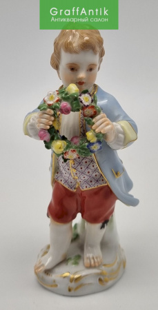 Купить Фарфоровая статуэтка "Мальчик с венком из цветов" Мейсен