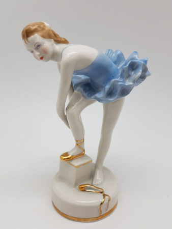 Купить Фарфоровая статуэтка "Юная балерина" Дулево