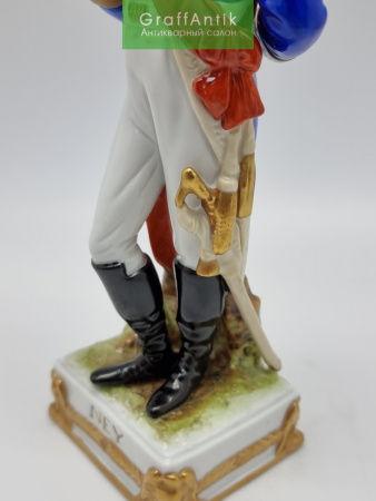 Купить Фарфоровая статуэтка "Маршал NEY" серия "Маршалы Армии Наполеона" Германия