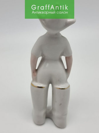 Купить Фарфоровая статуэтка "Мальчик с биноклем"