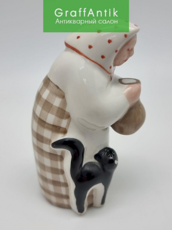 Купить Фарфоровая статуэтка "Бабушка с котом"
