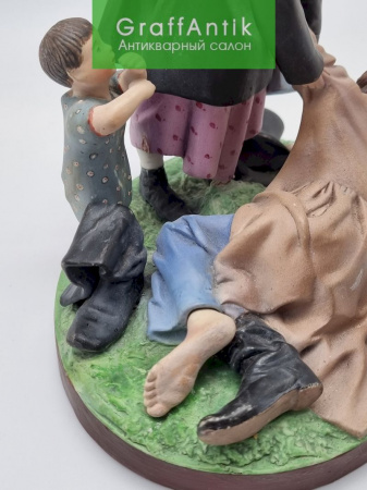 Купить Скульптурная композиция "Из кабака. Крестьянка с ребёнком, поднимающая пьяного мужа"