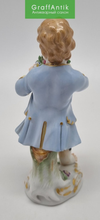 Купить Фарфоровая статуэтка "Мальчик с венком из цветов" Мейсен