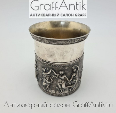Серебряный стакан с накладным античным орнаментом