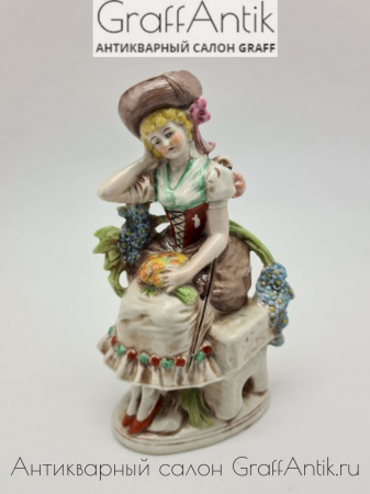 Купить Фарфоровая статуэтка "Девушка с цветами" Германия