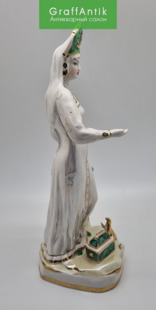 Купить Фарфоровая статуэтка "Хозяйка медной горы в перламутровом сарафане" Дулево