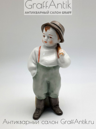 Купить Фарфоровая статуэтка "Мальчик с кувшином" Zsolnay