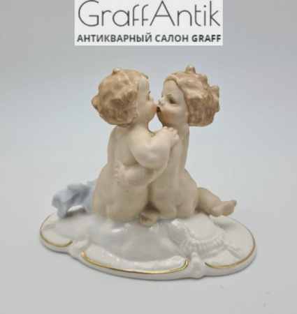 Купить Фарфоровая статуэтка "Влюбленные Путти" Германия