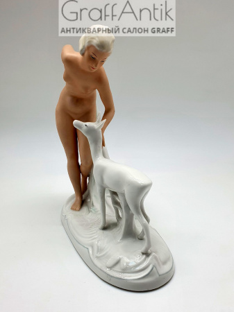 Купить Фарфоровая статуэтка "Девушка с косулей" SchauBach Kunst