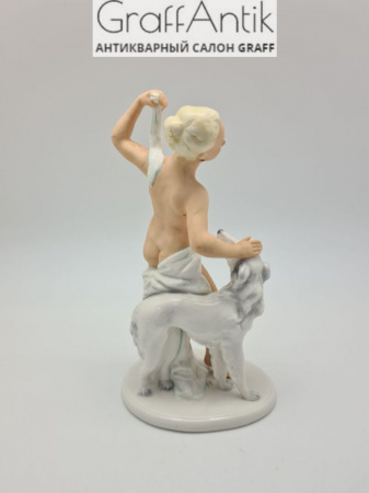 Купить Фарфоровая статуэтка "Обнажённая девушка с борзой " Германия