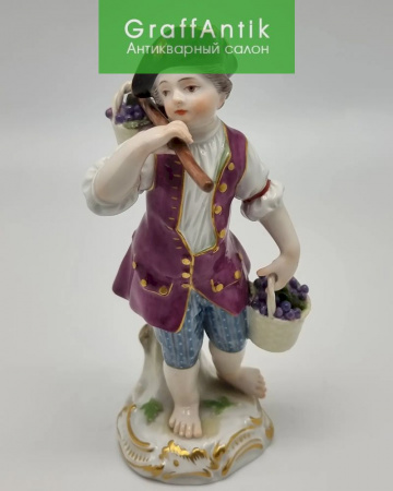Купить Фарфоровая статуэтка "Мальчик с виноградом"