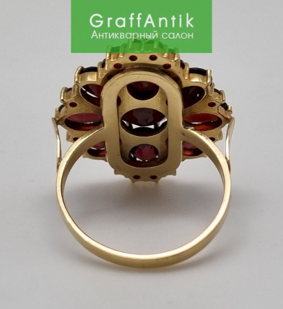 Золотое кольцо с гранатом