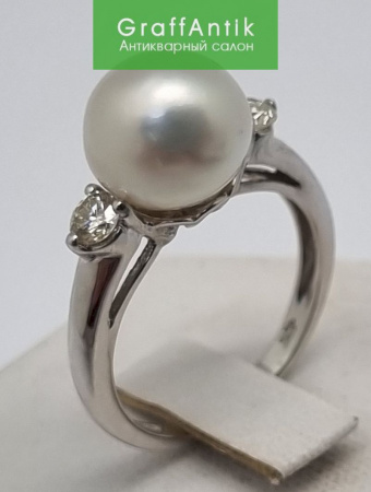 Золотое кольцо с жемчужиной и бриллиантами 750