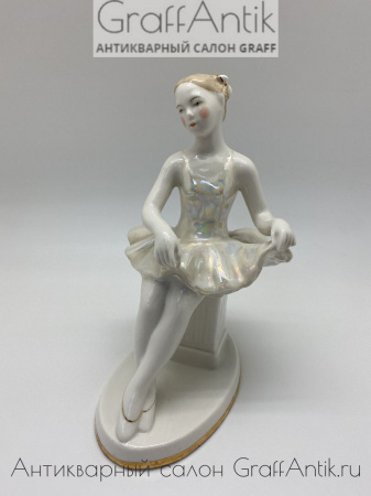 Купить Фарфоровая статуэтка "Юная балерина"