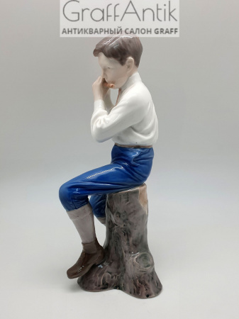 Купить Фарфоровая статуэтка "Мальчик играющий на флейте" Bing&Grondahl