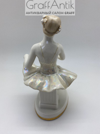 Купить Фарфоровая статуэтка "Юная балерина"