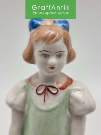 Купить Фарфоровая статуэтка "Девочка с мишкой"