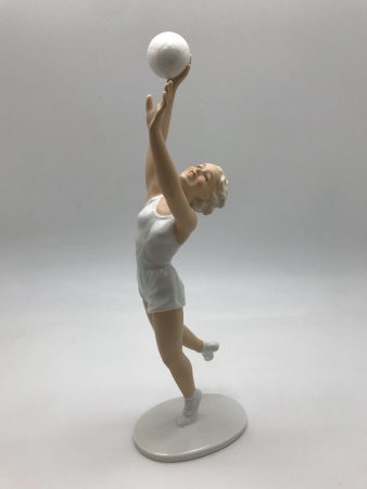 Купить Фарфоровая статуэтка "Волейболистка" SchauBach Kunst