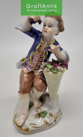 Купить Фарфоровая статуэтка "Мальчик с виноградом" Мейсен