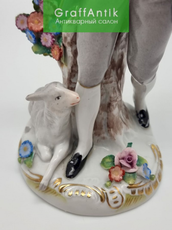 Купить Фарфоровая статуэтка "Кавалер с овечкой" Германия