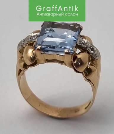 Золотое кольцо с топазом и бриллиантами 