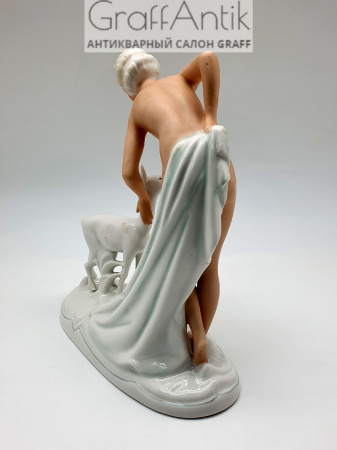 Купить Фарфоровая статуэтка "Девушка с косулей" SchauBach Kunst