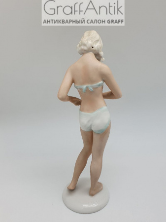 Купить Фарфоровая статуэтка "Девушка в купальнике" Unter Weiss Bach