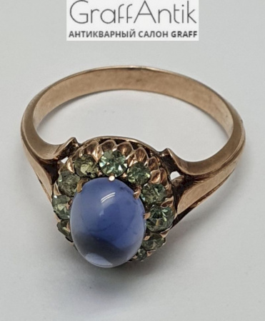 Антикварное золотое кольцо с сапфиром и хризолитами