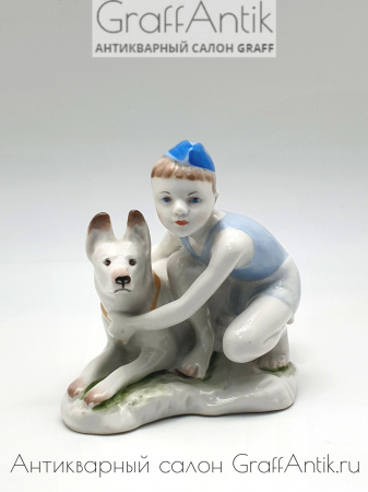 Купить Фарфоровая статуэтка "Юный пограничник с собакой" ЛФЗ