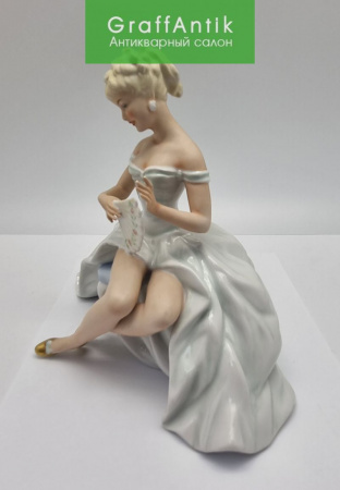 Купить Фарфоровая статуэтка "Танцовщица с веером" SchauBach Kunst