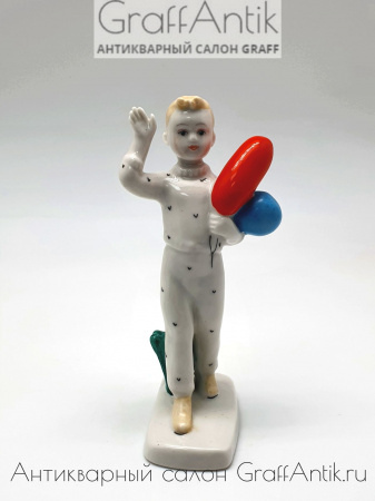 Купить Фарфоровая статуэтка "Мальчик с шариками" ЛФЗ