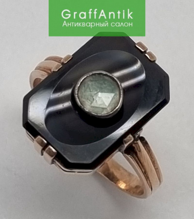 Золотое кольцо с ониксом и алмазом