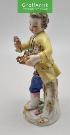 Купить Фарфоровая статуэтка "Мальчик с корзиной цветов" Мейсен