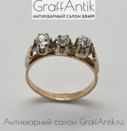 Золотое кольцо с тремя бриллиантами