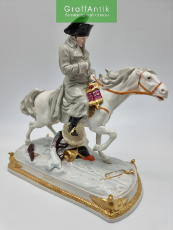 Купить Фарфоровая статуэтка "Наполеон I Бонапарт на коне" Германия
