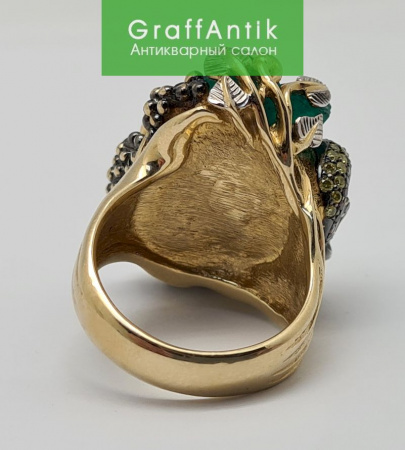 Золотое кольцо-печатка с изумрудом