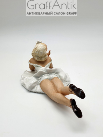 Купить Фарфоровая статуэтка "Лежащая девушка" SchauBach Kunst
