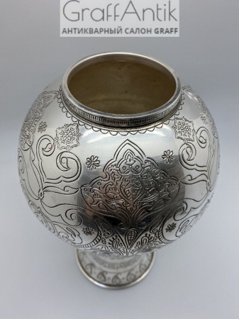 Серебряная ваза
